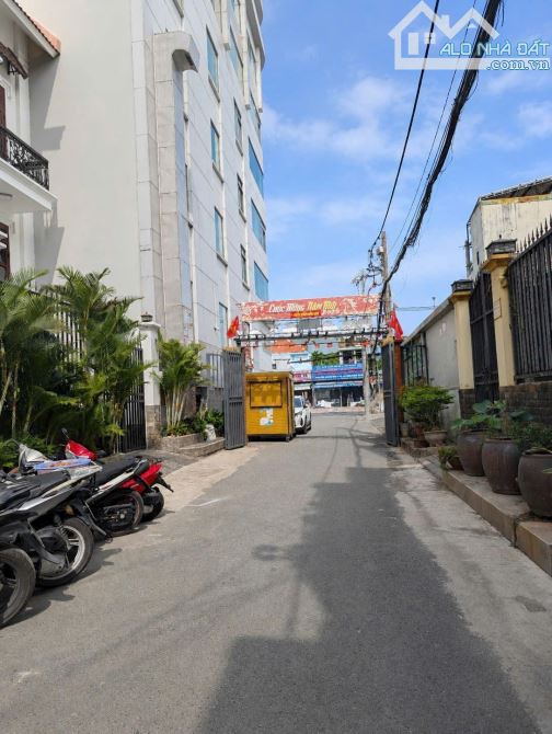 Cách Gò Vấp 200m - Biệt thự phố vị trí siêu đẹp - DT 7,5m X 14,6m - 4 tầng - Hẻm 6m 1 trục - 3