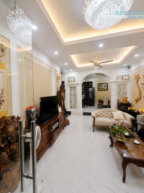Cách Gò Vấp 200m - Biệt thự phố vị trí siêu đẹp - DT 7,5m X 14,6m - 4 tầng - Hẻm 6m 1 trục - 5