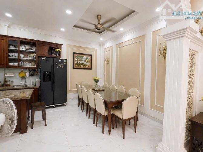 Cách Gò Vấp 200m - Biệt thự phố vị trí siêu đẹp - DT 7,5m X 14,6m - 4 tầng - Hẻm 6m 1 trục - 6