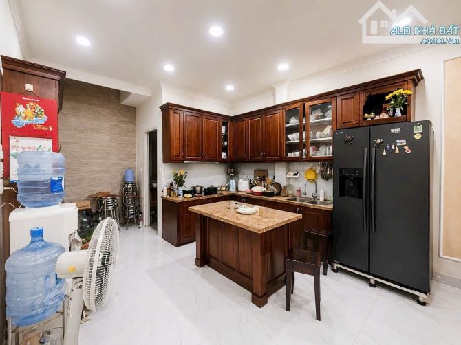 Cách Gò Vấp 200m - Biệt thự phố vị trí siêu đẹp - DT 7,5m X 14,6m - 4 tầng - Hẻm 6m 1 trục - 8
