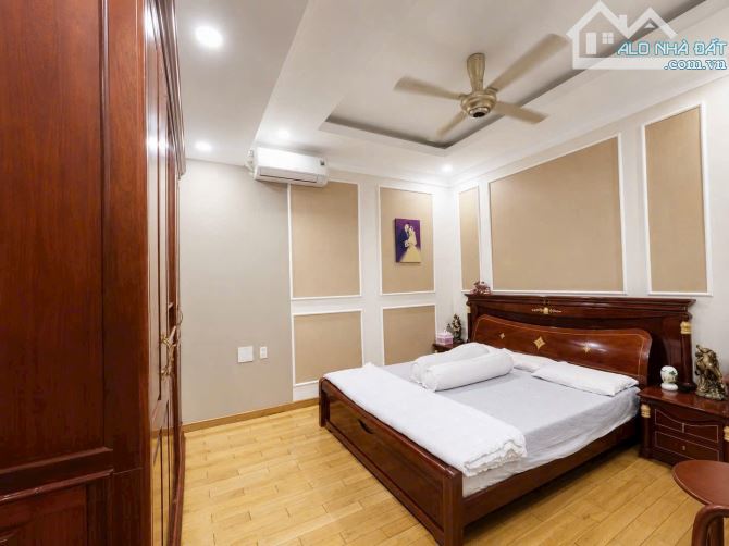 Cách Gò Vấp 200m - Biệt thự phố vị trí siêu đẹp - DT 7,5m X 14,6m - 4 tầng - Hẻm 6m 1 trục - 9
