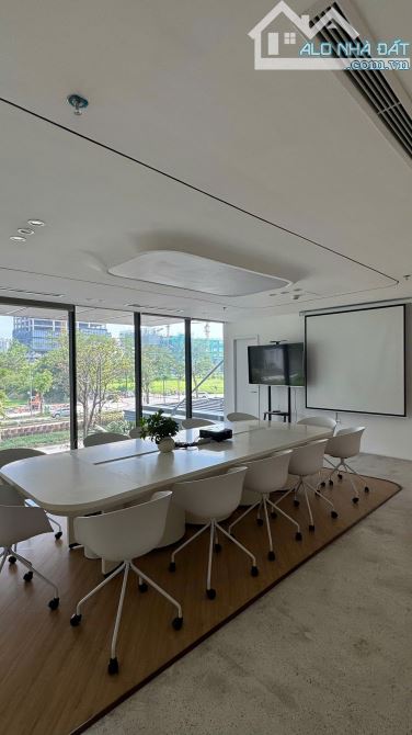CHO THUÊ VĂN PHÒNG 600M2 FULL NỘI THẤT TẠI NGOẠI GIAO ĐOÀN GIÁ 200K/M2