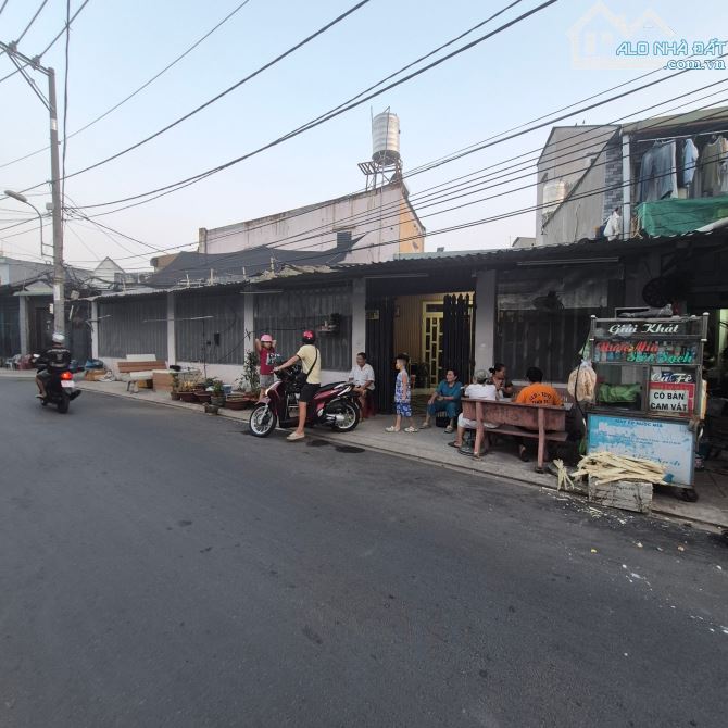 Bán dãy nhà trọ 9 phòng (DT 7.8x30),  chủ kẹt tiền bán gấp giảm 1 tỷ - 2