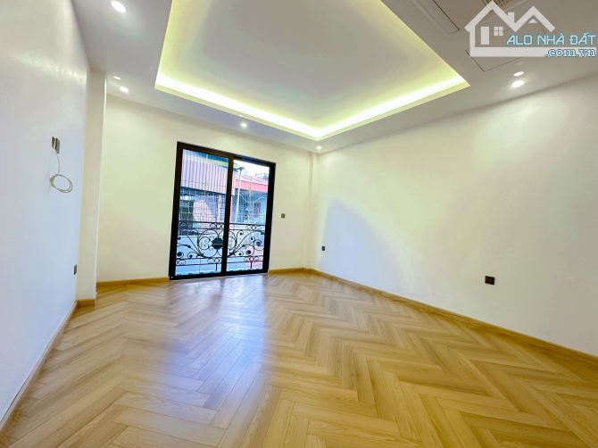 BÁN NHÀ LÔ GÓC 40m2 PHỐ VỌNG - NGÕ THÔNG - Ô TÔ ĐỖ CÁCH 20M - THANG MÁY - 3