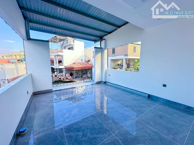 BÁN NHÀ LÔ GÓC 40m2 PHỐ VỌNG - NGÕ THÔNG - Ô TÔ ĐỖ CÁCH 20M - THANG MÁY - 4