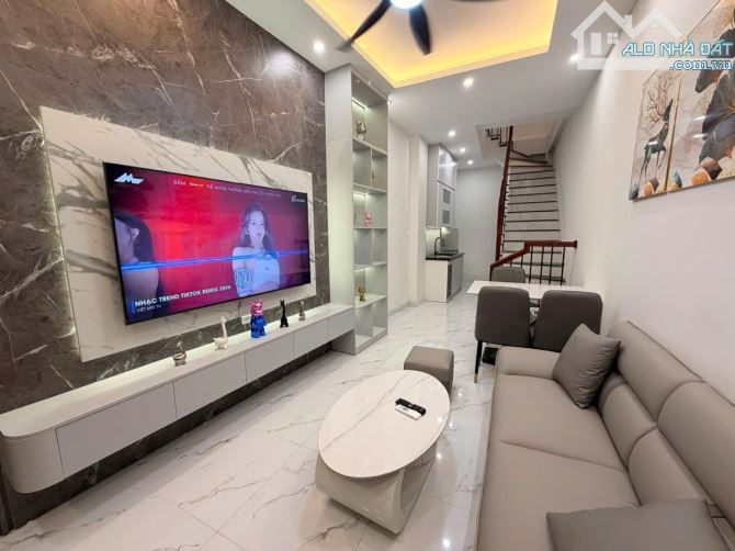 Nhà phân lô quân đội Thanh Xuân - 42m sổ đỏ 5 tầng cần bán nhanh chào 7 tỉ - rất gần phố