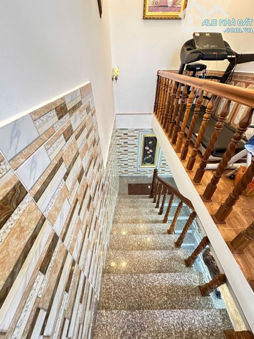 Bán Nhà Phố Hẻm Xe Hơi Đường Kim Đồng, Phường 6, Đà Lạt – Diện Tích 100m², 4 Phòng Ngủ - 12