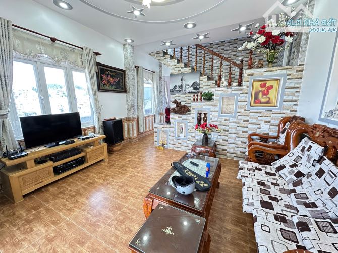Bán Nhà Phố Hẻm Xe Hơi Đường Kim Đồng, Phường 6, Đà Lạt – Diện Tích 100m², 4 Phòng Ngủ - 2