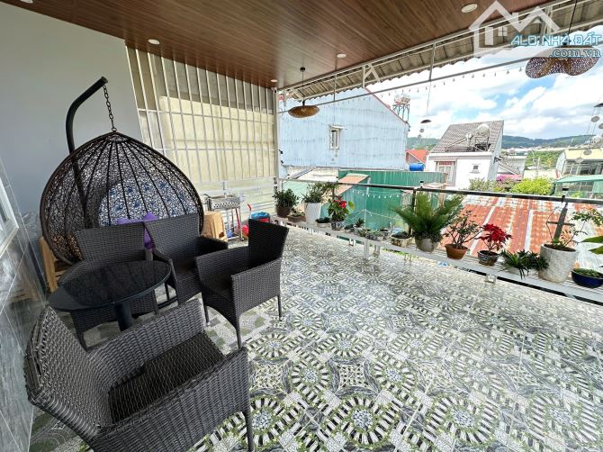 Bán Nhà Phố Hẻm Xe Hơi Đường Kim Đồng, Phường 6, Đà Lạt – Diện Tích 100m², 4 Phòng Ngủ - 4