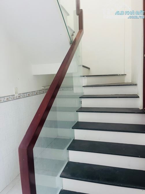 NHÀ TÂN THỚI HIỆP - QUẬN 2 - 4X 15M - 2 TẦNG - SỔ HỒNG RIÊNG - VÀI PHÚT QUA GÒ VẤP - CHỈ 3 - 4