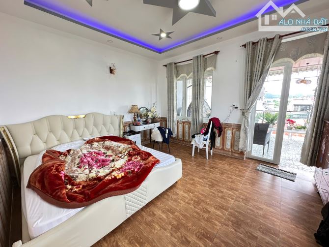 Bán Nhà Phố Hẻm Xe Hơi Đường Kim Đồng, Phường 6, Đà Lạt – Diện Tích 100m², 4 Phòng Ngủ - 5