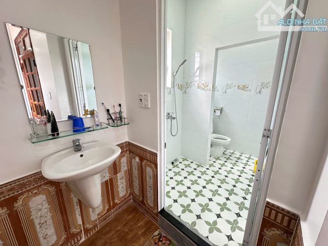 Bán Nhà Phố Hẻm Xe Hơi Đường Kim Đồng, Phường 6, Đà Lạt – Diện Tích 100m², 4 Phòng Ngủ - 8