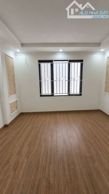 ĐỊNH CÔNG - 3 THOÁNG NỞ HẬU - XE ĐỖ SÁT NHÀ - 38m2, MT khủng 4M! - 1