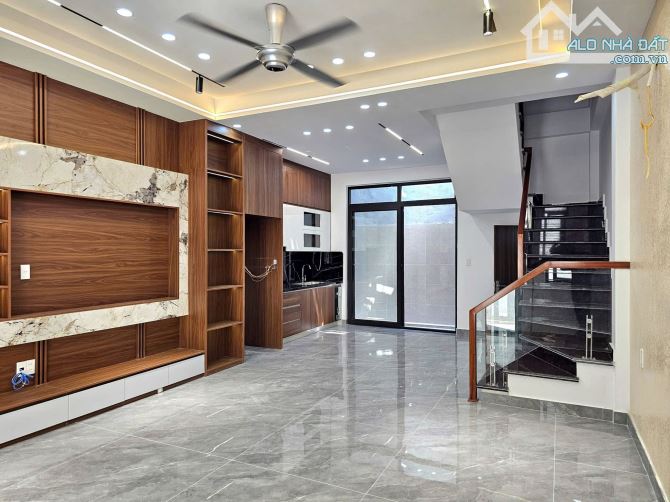 🏠 Bán nhà Chợ Hàng Cũ 48m2 - 4 tầng - Xây độc lập - 5.2 tỷ - 2