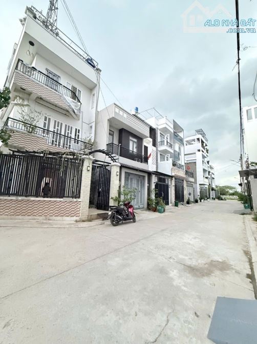 CHỈ 6.6 TỶ CẢ TOÀ NHÀ 4 TẦNG HOÀN THIỆN! – LÔ GÓC 5.5x16M KHU VIP AN NINH ĐƯỜNG 8M - 2