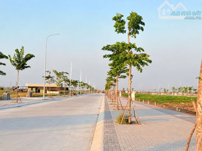 Cần bán 160m2 ngay Vành đai 3, đối diện KCN công nghệ cao, giá 2tỷ7. Sổ sẵn - 1
