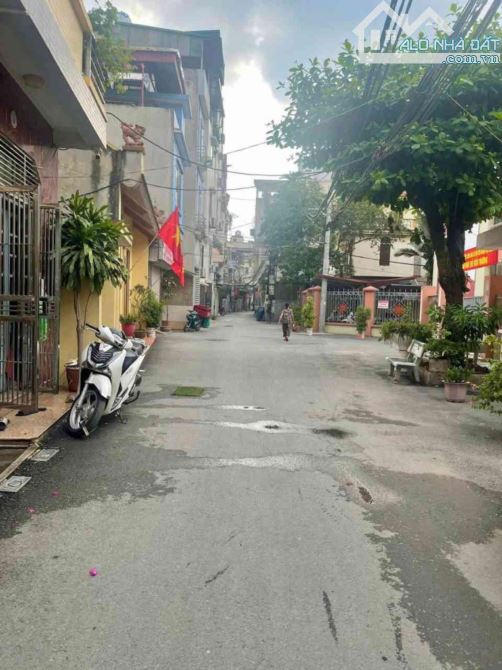 🌳 HƠN  9 TỶ 45M.5 TẦNG .PHỐ KIM GIANG.  🚔ô tô qua cửa, cách ô tô tránh 15m, trường, chợ