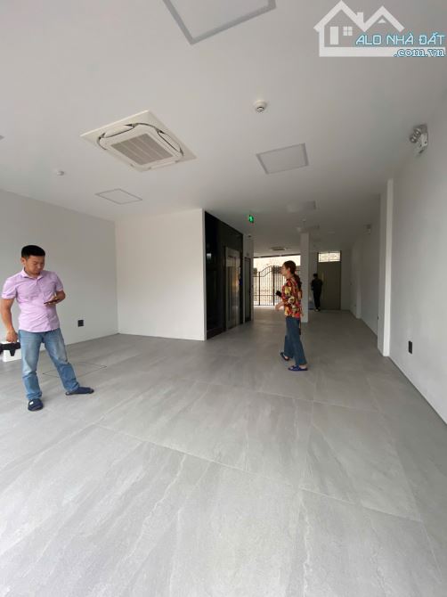 Cho thuê Him Lam Vạn Phúc 96m x 6 tầng 1 tum 60 triệu