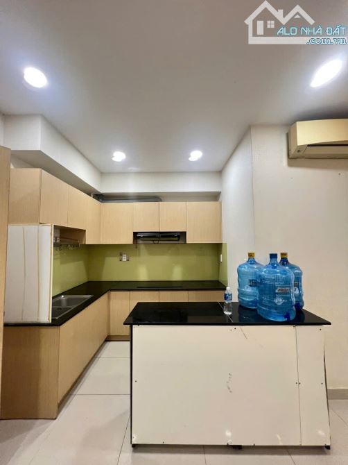 Cần cho thuê căn hộ Oriental Plaza, 80m2, 2PN 2WC, giá thuê 11tr5/th