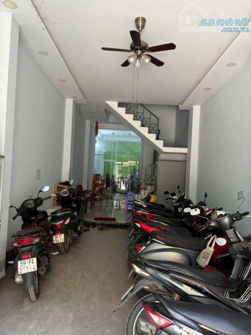 Cho thuê Văn Phòng 35m2 mặt tiền đường Bàu Cát 6, Phường 14, Quận Tân Bình,