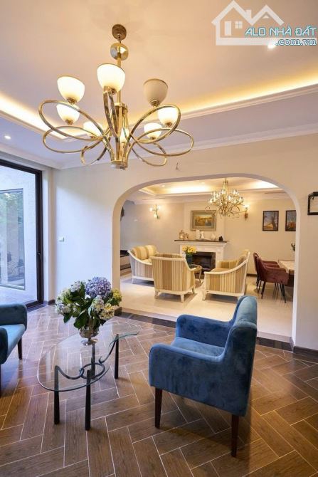 BÁN BIỆT THỰ SIÊU VÍP - KĐT CIPUTRA, LÔ GÓC, MT KHỦNG, DT 296m2 x 4T, MT 9.6m - 1