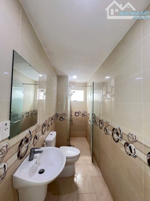Cần cho thuê căn hộ Oriental Plaza, 80m2, 2PN 2WC, giá thuê 11tr5/th - 2