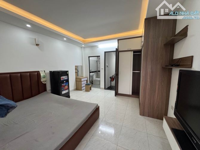 Nhà Thanh Lân 35m 5T MT4.2m, ô tô đỗ cửa, ba bước ra phố - 2