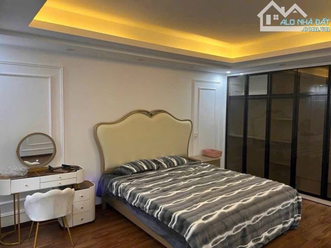 Chỉ 20 tỷ hơn, Bán nhà Xuân La, Tây Hồ - Phân lô - Ô tô tránh -52m2- 2 thoáng - Thang máy - 3