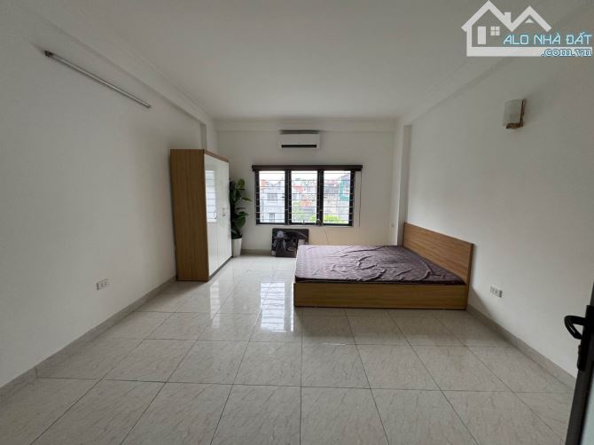 Nhà Thanh Lân 35m 5T MT4.2m, ô tô đỗ cửa, ba bước ra phố - 4