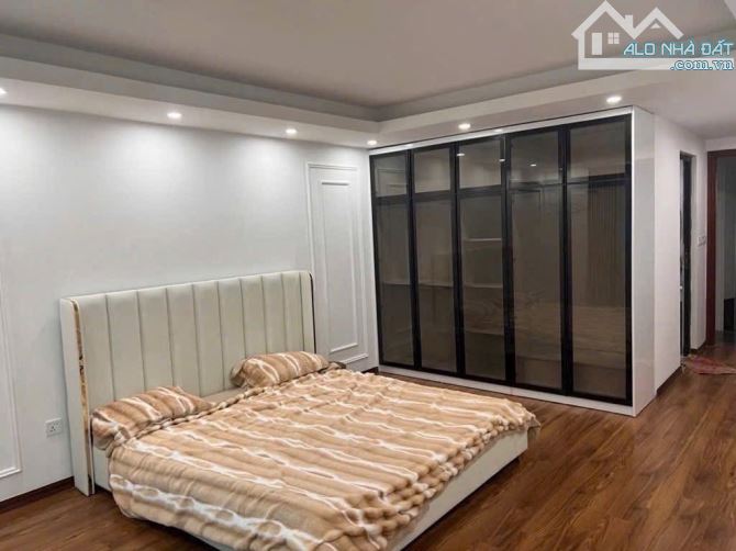 Chỉ 20 tỷ hơn, Bán nhà Xuân La, Tây Hồ - Phân lô - Ô tô tránh -52m2- 2 thoáng - Thang máy - 4