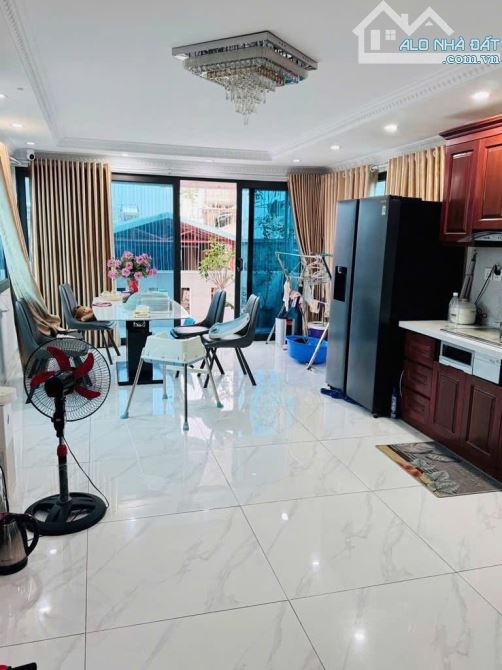 Chỉ 20 tỷ hơn, Bán nhà Xuân La, Tây Hồ - Phân lô - Ô tô tránh -52m2- 2 thoáng - Thang máy - 5