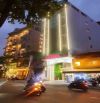 BÁN KHÁCH SẠN 100 Phòng, 5.750 m2 - MT Phường 4, Tân Bình – DÒNG TIỀN 1 Tỷ - Bán 500 Tỷ.