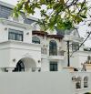 Hiện tại gia chủ đang làm giấy tờ sắp đi nước ngoài làm việc nên cần nhượng lại căn nhà mớ