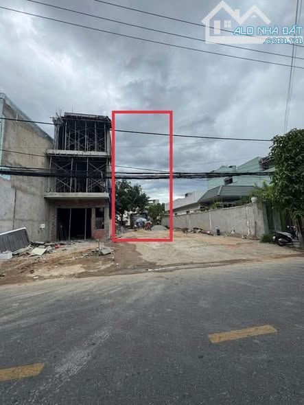 MẶT TIỀN Đ NGUYỄN CÔNG HOAN , NGAY BẾ XE ĐÀ NẴNG