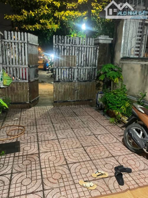 Đất mặt tiền sát Phan Văn Hớn.Ngang 6.5m dài 15 - 2