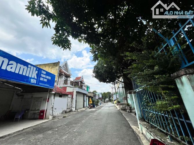 Đất mặt tiền sát Phan Văn Hớn.Ngang 6.5m dài 15 - 4
