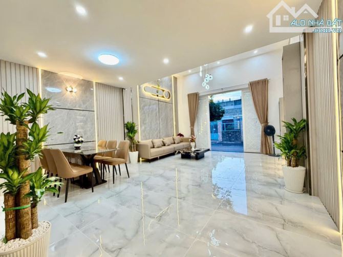 Cần bán nhà vị trí đắc địa mặt tiền Đào Tông Nguyên, Nhà bè, DT 5x14m. Giá 4,79 tỷ