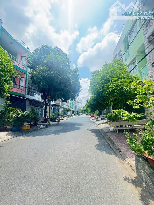 Bán Nhà MT Đường Số 11 KDC Bình Hưng - 4m x 18m - 72m2 - 1 TrệT 2 Lầu - Nhà Mới Đẹp - 1