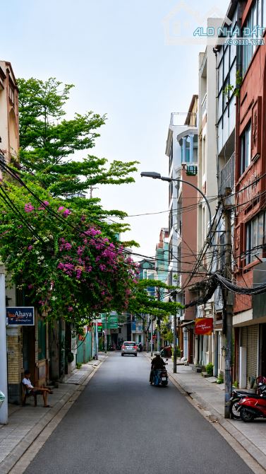 CHỦ SẮP ĐỊNH CƯ NƯỚC NGOÀI GIẢM SỐC 2 TỶ - BÁN NHANH NHÀ MẶT TIỀN NGUYỄN PHI KHANH 60M2 QU - 1