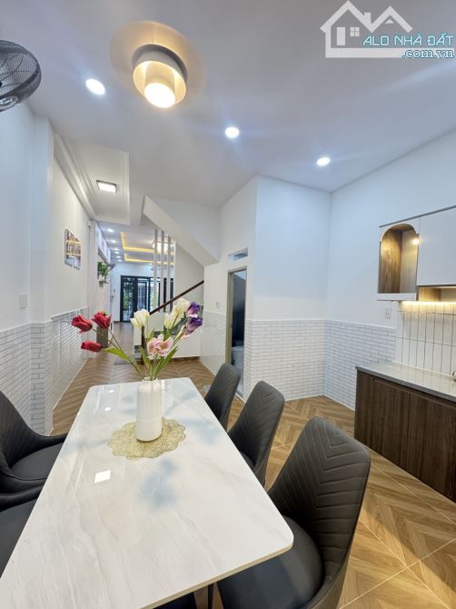 Bán Nhà MT Đường Số 11 KDC Bình Hưng - 4m x 18m - 72m2 - 1 TrệT 2 Lầu - Nhà Mới Đẹp - 4