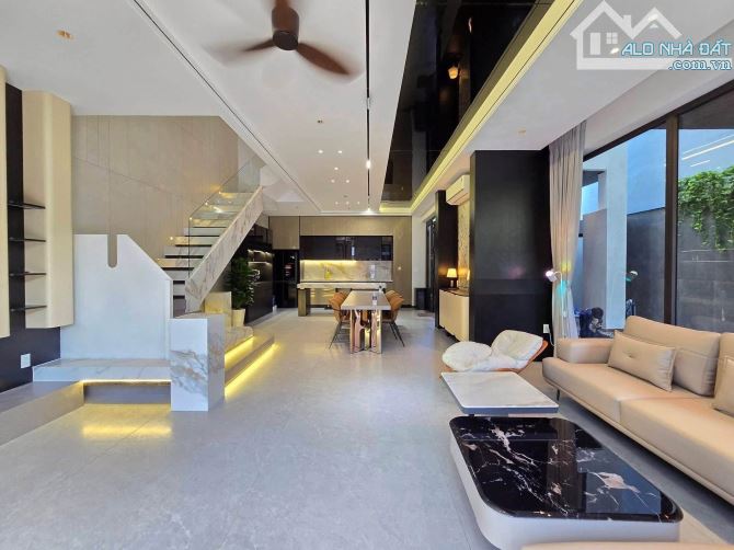 Bán Villa hồ bơi 150m2 - 4PN - MT đường 10m5 Phan Bá Vành, Khu Biệt thự Ven sông Hàn, ĐN - 4