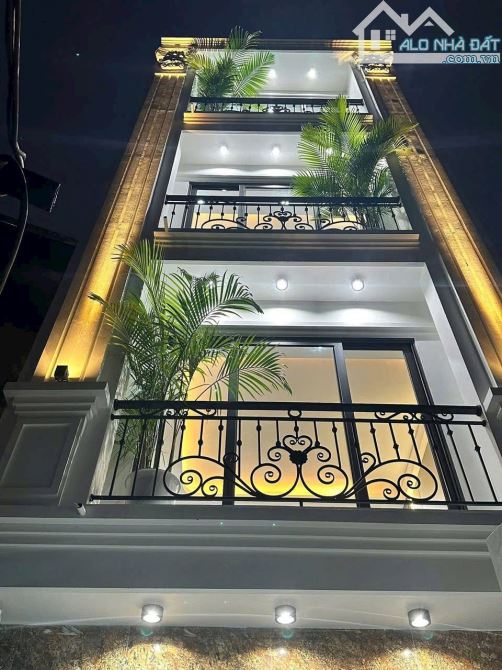 Nhà đẹp 4 tầng gần chợ Ngọc Hồi full nội thất.