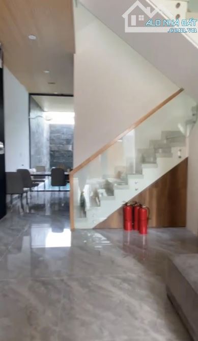 🏖️ VILLA HỒ BƠI 3 TẦNG SÁT BIỂN NON NƯỚC – DÒNG TIỀN 30 TRIỆU/THÁNG 🏖️