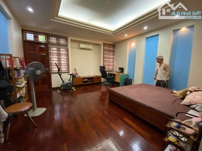 BÁN GẤP PHÂN LÔ NGÕ 168 PHỐ HÀO NAM DT61m2- MẶT TIỀN RỘNG, KINH DOANH - 2