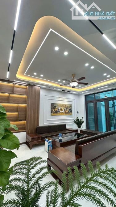 Nhà đẹp 4 tầng gần chợ Ngọc Hồi full nội thất. - 2