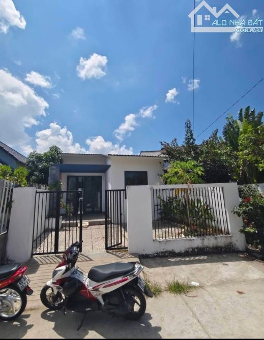 Nhà ven thành phố, SHR, 177.8m2, Xã Tân Thạnh Đông, Giá 850 Triệu.