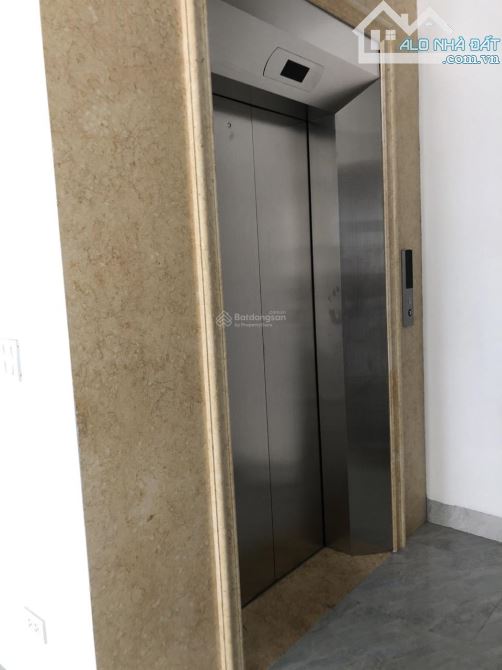 Cho thuê nhà 6 tầng ở Trần Bình, Thang Máy, kinh doanh trực tiếp tốt, ô tô đỗ tránh.