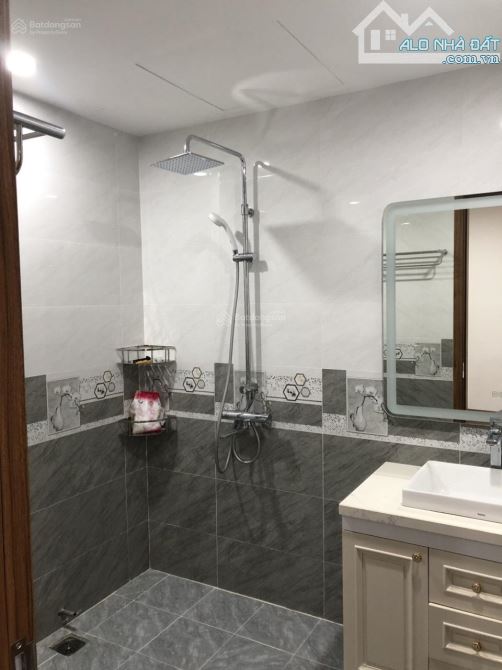 Cho thuê nhà 6 tầng ở Trần Bình, Thang Máy, kinh doanh trực tiếp tốt, ô tô đỗ tránh. - 1