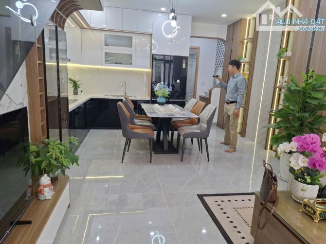 Bán nhà 3 Tầng đường Lê Thiệt – Vị trí vàng sát biển Hòa Minh, full nội thất xách vali vào - 3