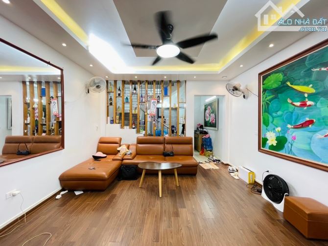 Nhà tại Đông Dư - 86m2 - Có sân vườn - Chủ thành đạt - Đầy đủ nội thất - 3